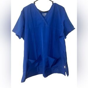 NWOT Royal blue Activate by Med Couture scrub set size 3XL.